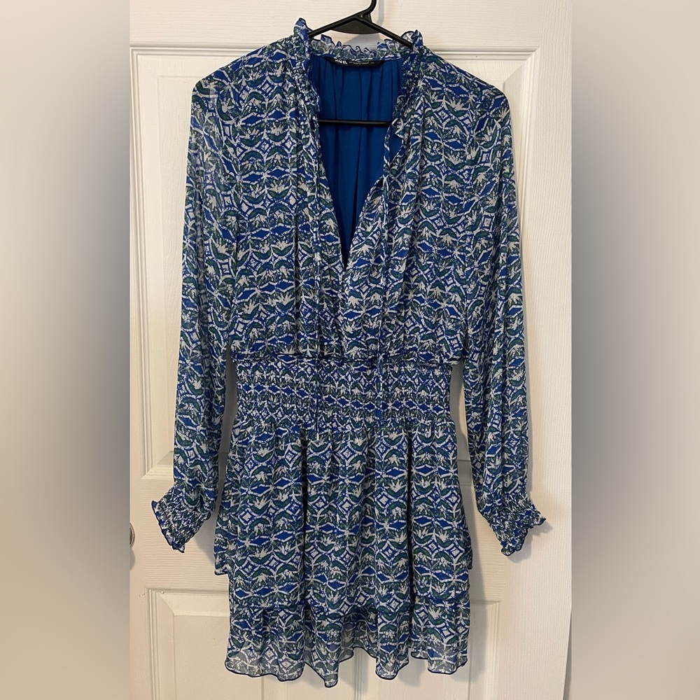💃 ZARA White Green Blue Abstract Smocked Waist Mini Dress Women’s Size S